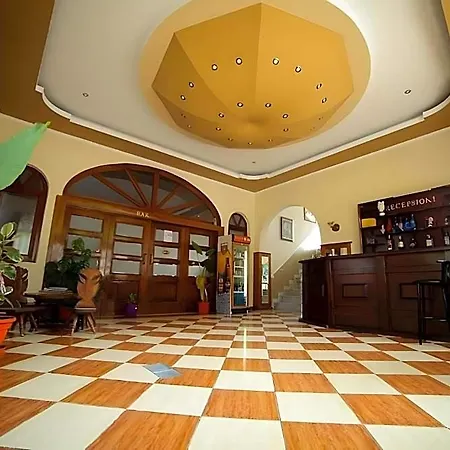Arberia Hotel 2*